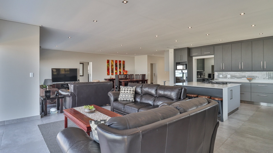 3 Bedroom Property for Sale in Pienaarstrand Western Cape